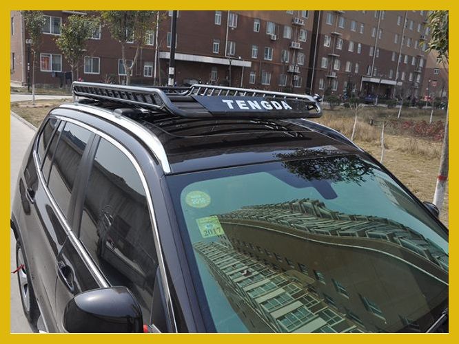 Giá nóc xe ô tô tiện lợi cho những chuyến đi xa.