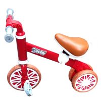 Xe chòi chân Bobby kết hợp bàn đạp linh hoạt giúp bé rèn luyện phản xạ nhanh nhẹn