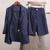 Áo blazer nữ cùng quần đùi linen sự kết hợp hoàn hảo giữa nét cổ điển và hiện đại