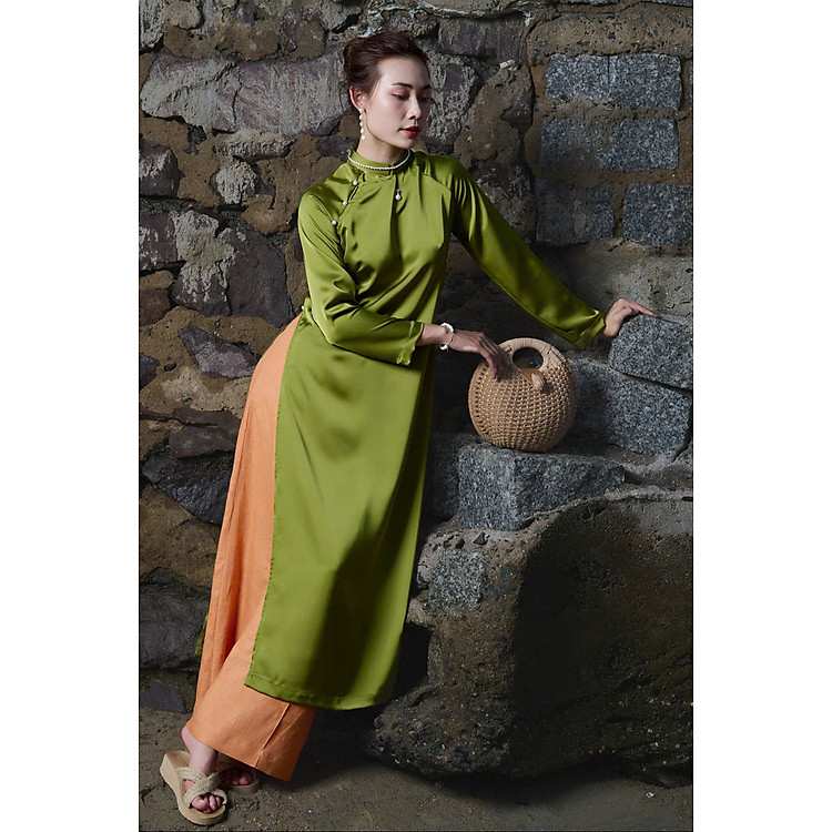 Áo Dài Lê Phổ Trà Dáng Suông Raglan Lụa Xanh Kết Hợp Cổ Điển Và Hiện Đại