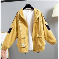 Áo khoác nữ form rộng mang đến vẻ ngoài hiện đại và phóng khoáng cho phái đẹp