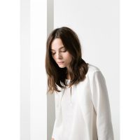 Áo kiểu nữ Mango 23050007 cổ tròn tay lỡ mang đến phong thái tự tin và chuyên nghiệp cho nàng