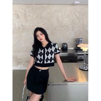 Áo len cài cúc Polo croptop họa tiết caro quả trám món đồ không thể thiếu trong tủ đồ