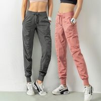 Cập Nhật Tủ Đồ Với Quần Jogger Nữ Vải Dù Cao Cấp Sang Trọng Và Tiện Lợi