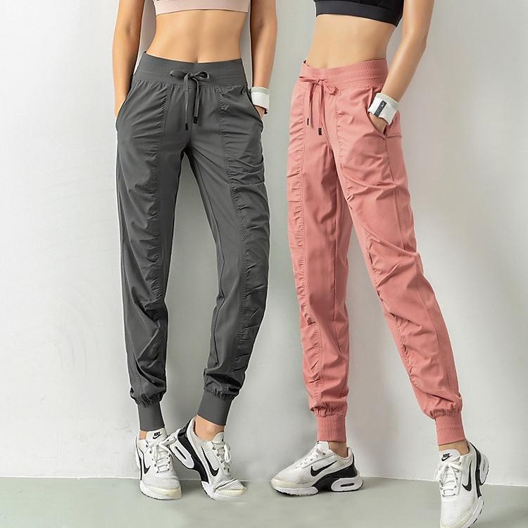 Cập Nhật Tủ Đồ Với Quần Jogger Nữ Vải Dù Cao Cấp Sang Trọng Và Tiện Lợi