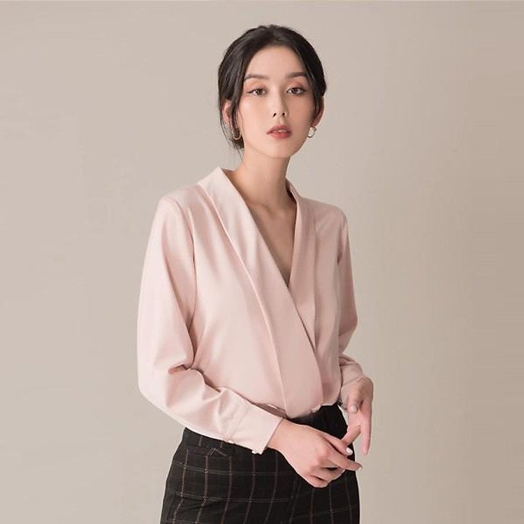 Cập nhật xu hướng thời trang mới nhất với áo cổ V nữ kiểu 2NDDATE TOP019PP