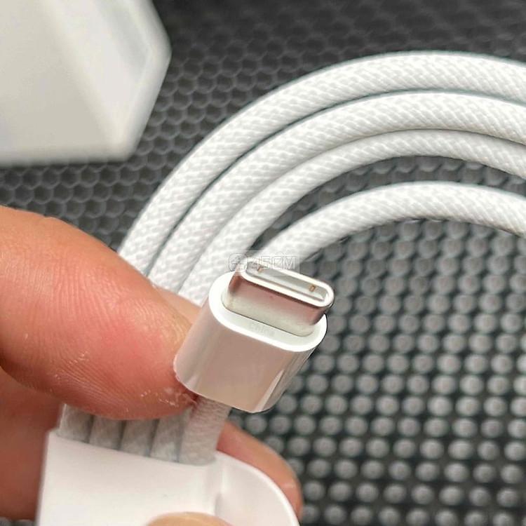Cáp sạc nhanh C18A bọc dù cao cấp dài 1m chuẩn hai đầu Type C cho iPhone 15