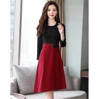Chân váy phối nút công sở mang lại diện mạo mới mẻ đầy sức sống cho nàng