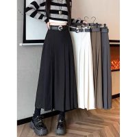 Đẳng cấp thời trang tối giản thể hiện qua mẫu chân váy xòe dài xếp li đơn sắc