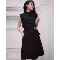 Diện chân váy dài đắp tà đầy nữ tính sang trọng đi làm hoặc dự tiệc tối