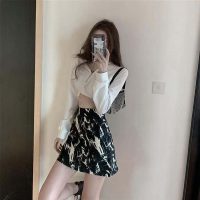 Đổi mới diện mạo tức thì với chân váy ngắn dáng chữ A mang đậm tinh thần thời trang quốc tế