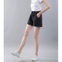 Đổi mới phong cách hàng ngày với quần short nữ vải đũi Q36 cạp chun năng động