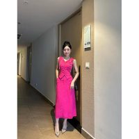 Đổi mới tủ đồ bằng set áo ghi lê 6 nút phối chân váy dài thanh thoát quyến rũ