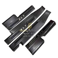 Giải pháp bảo vệ bậc cửa Suzuki XL7 bằng bộ nẹp bước chân vân carbon cao cấp