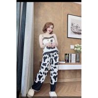 Hoàn thiện vẻ ngoài rạng rỡ với set áo hai dây phối cùng quần ống rộng thời trang cao cấp
