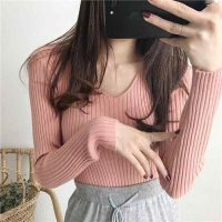 Khám phá mẫu áo len cổ tim dài tay chất len đũa đang được yêu thích nhất hiện nay