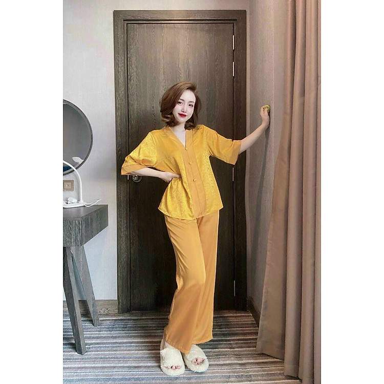 Khám phá vẻ đẹp nữ tính với bộ đồ ngủ lụa cổ lam cao cấp đa dạng lựa chọn