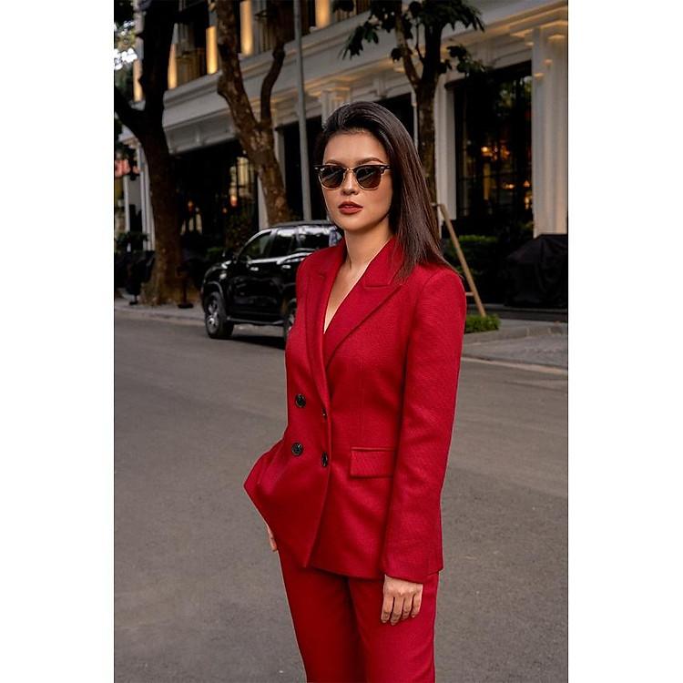 Mẫu Blazer đỏ 4 cúc 2NDDATE BL028R dẫn đầu xu hướng thời trang nữ hiện đại và thanh lịch