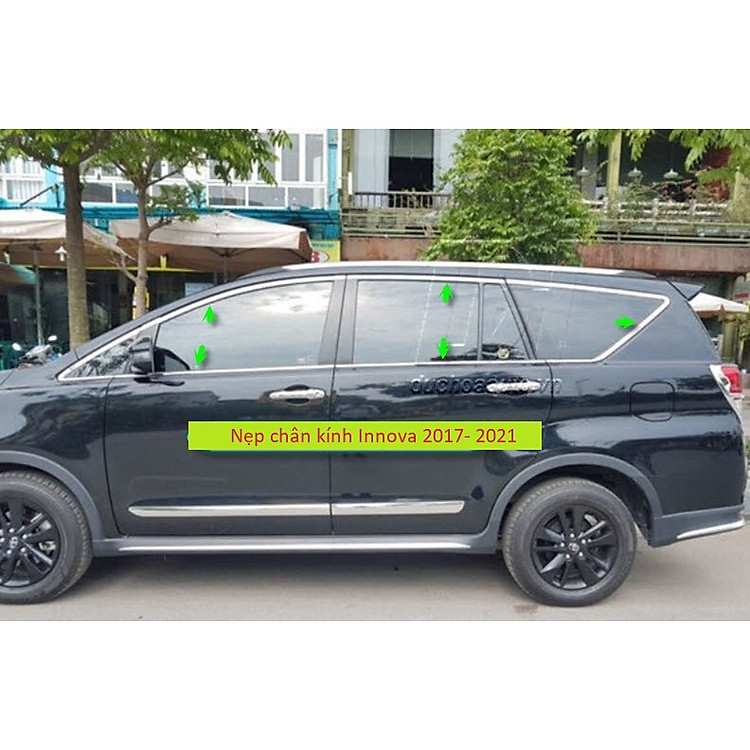 Nẹp chân kính inox sáng bóng cho xe Toyota Innova 2017 đến 2022 cam kết chất lượng inox cao cấp