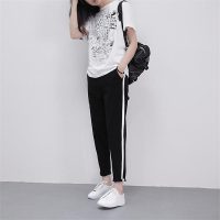 Quần baggy thun co giãn phong cách thể thao nữ phối kẻ sọc dọc trắng trẻ trung cá tính