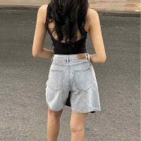 Quần short jean nữ Aaa Jeans lưng cao dáng regular fit mang lại vẻ ngoài trẻ trung năng động