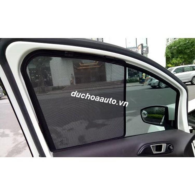 Rèm che nắng kính sườn Ford Ecosport phụ kiện không thể thiếu trong mùa hè