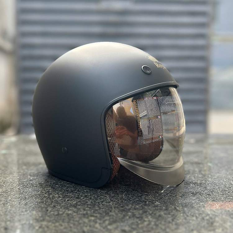 Tận hưởng sự thoải mái với nón bảo hiểm Royal M139 Đen nhám kính âm thiết kế chuẩn an toàn