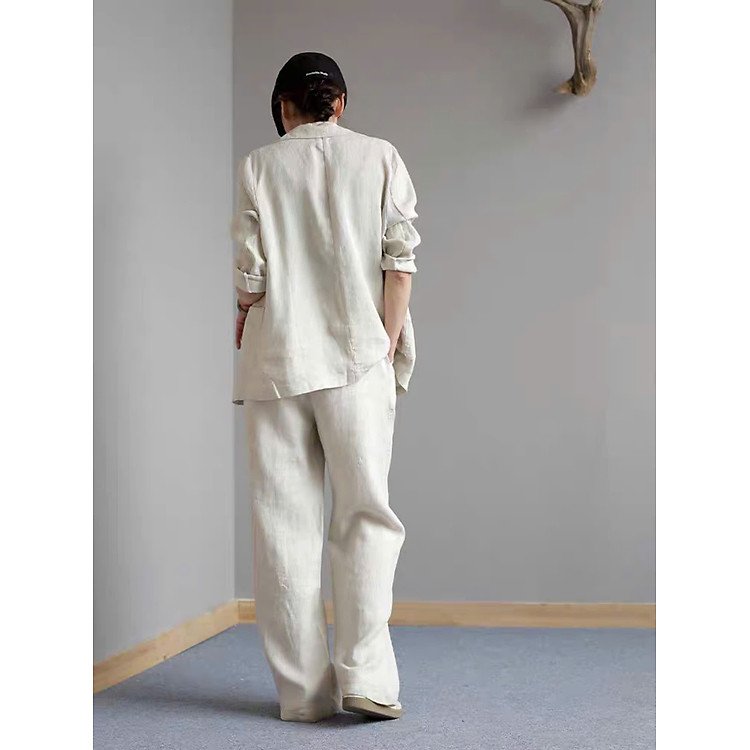 Tự tin diện set blazer cổ ve vuông xẻ kiểu phối quần ống suông sang chảnh trong mọi buổi họp