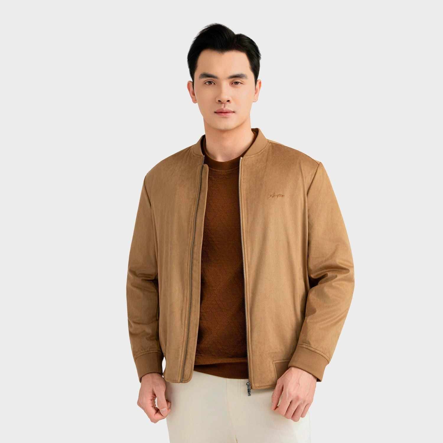 Áo khoác nam nâu Aristino 2 lớp: Phong cách, thoải mái và bền bỉ.