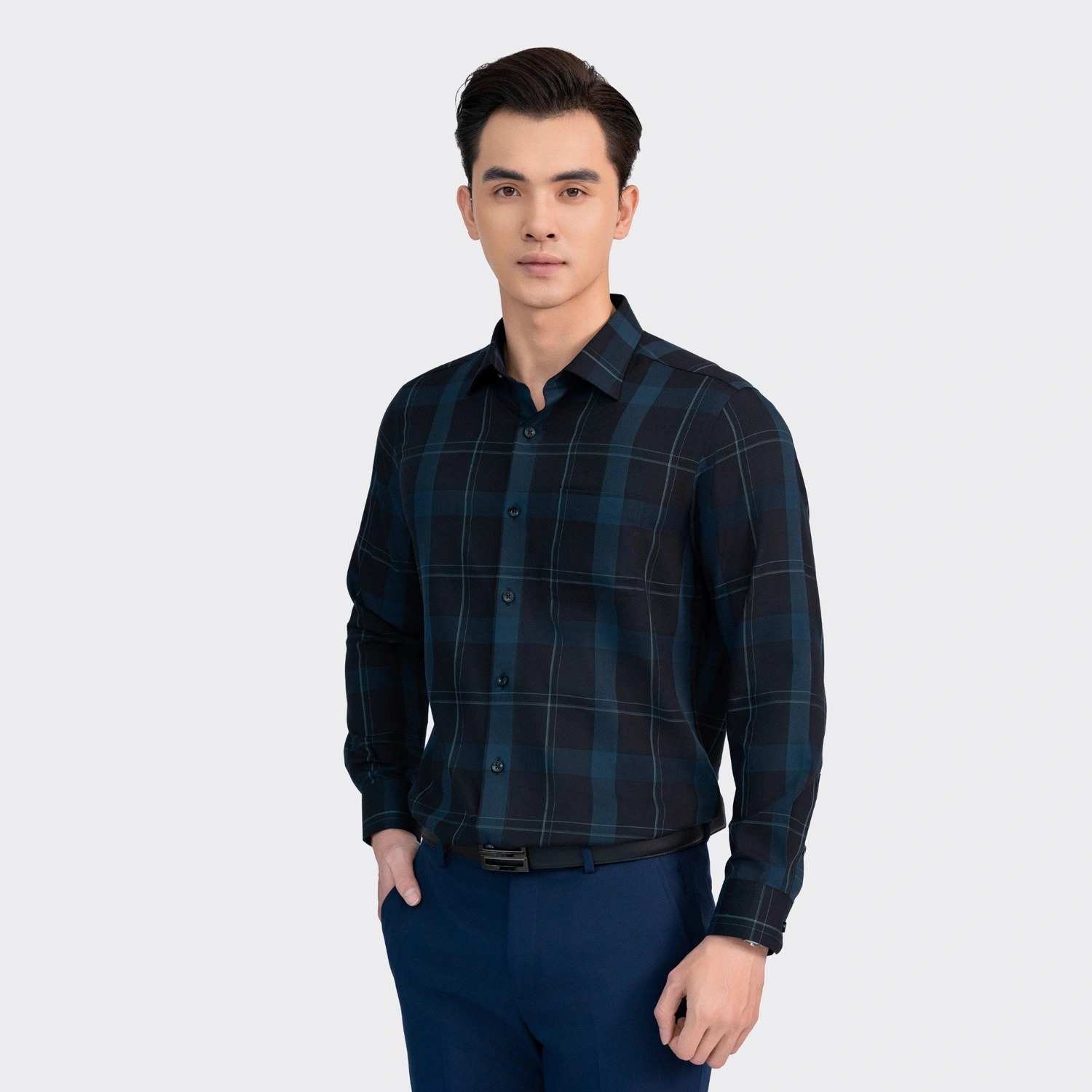 Áo sơ mi kẻ xanh Aristino: Phong cách vượt thời gian, khẳng định gu thẩm mỹ.