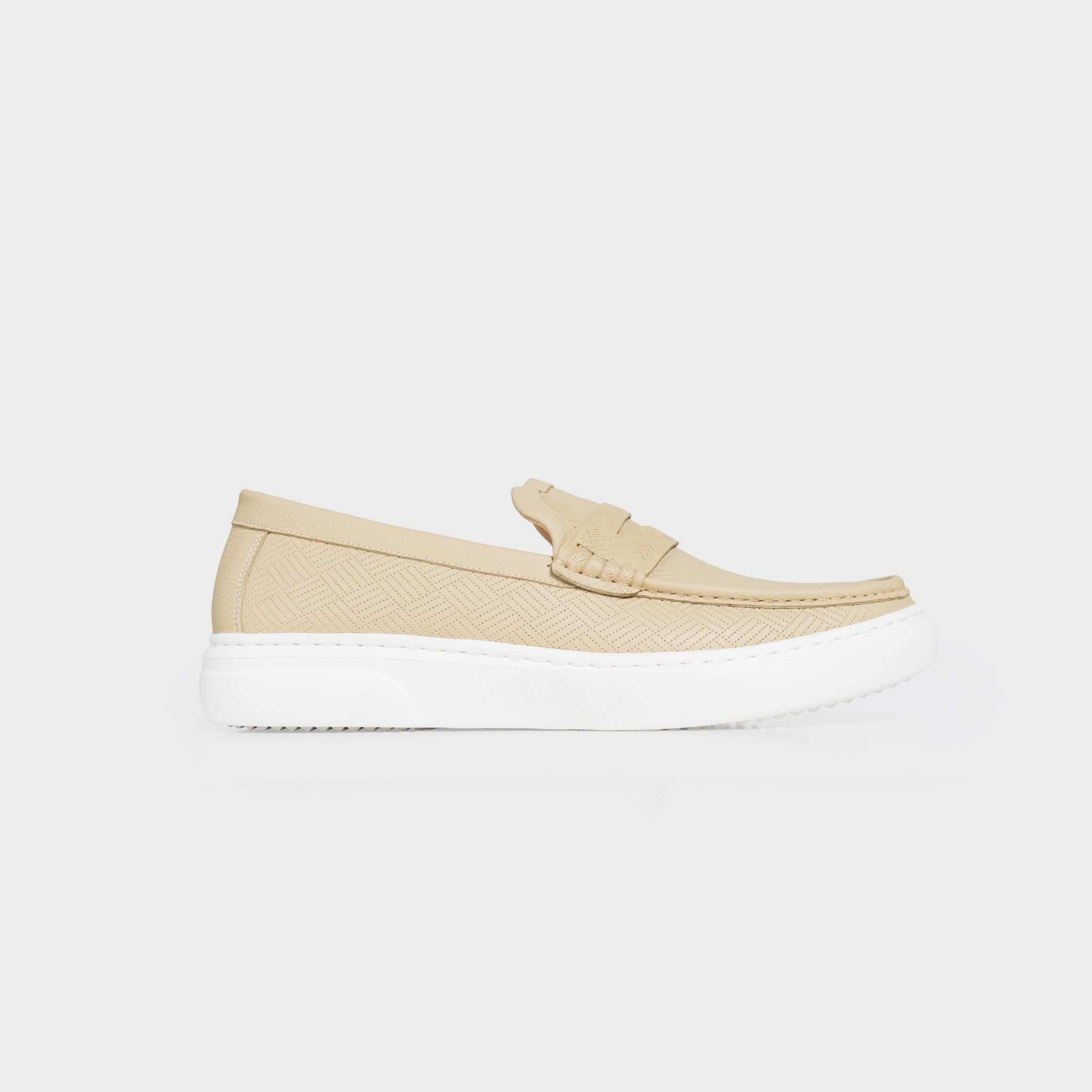 Aristino Vàng Be: Giày Slip-on Da Nam - Biểu Tượng Cho Sự Thanh Lịch và Tự Tin