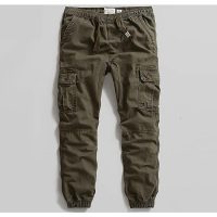 Đồ dã ngoại chuyên nghiệp với dòng quần jogger túi hộp màu vàng cát mới
