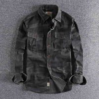 Phong cách Retro vượt thời gian trên áo sơ mi, đồng hành cùng bạn khám phá.