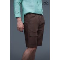 Quần kaki nâu đậm ống ngắn, túi hộp – Sự lựa chọn không thể bỏ lỡ.