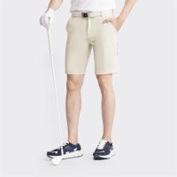Tận hưởng sự thoải mái và bảo vệ tối ưu với quần short âu Aristino Golf.