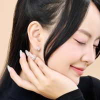 Bông tai bạc đính đá STYLE By PNJ: Vẻ đẹp vượt trội, khẳng định thương hiệu PNJ