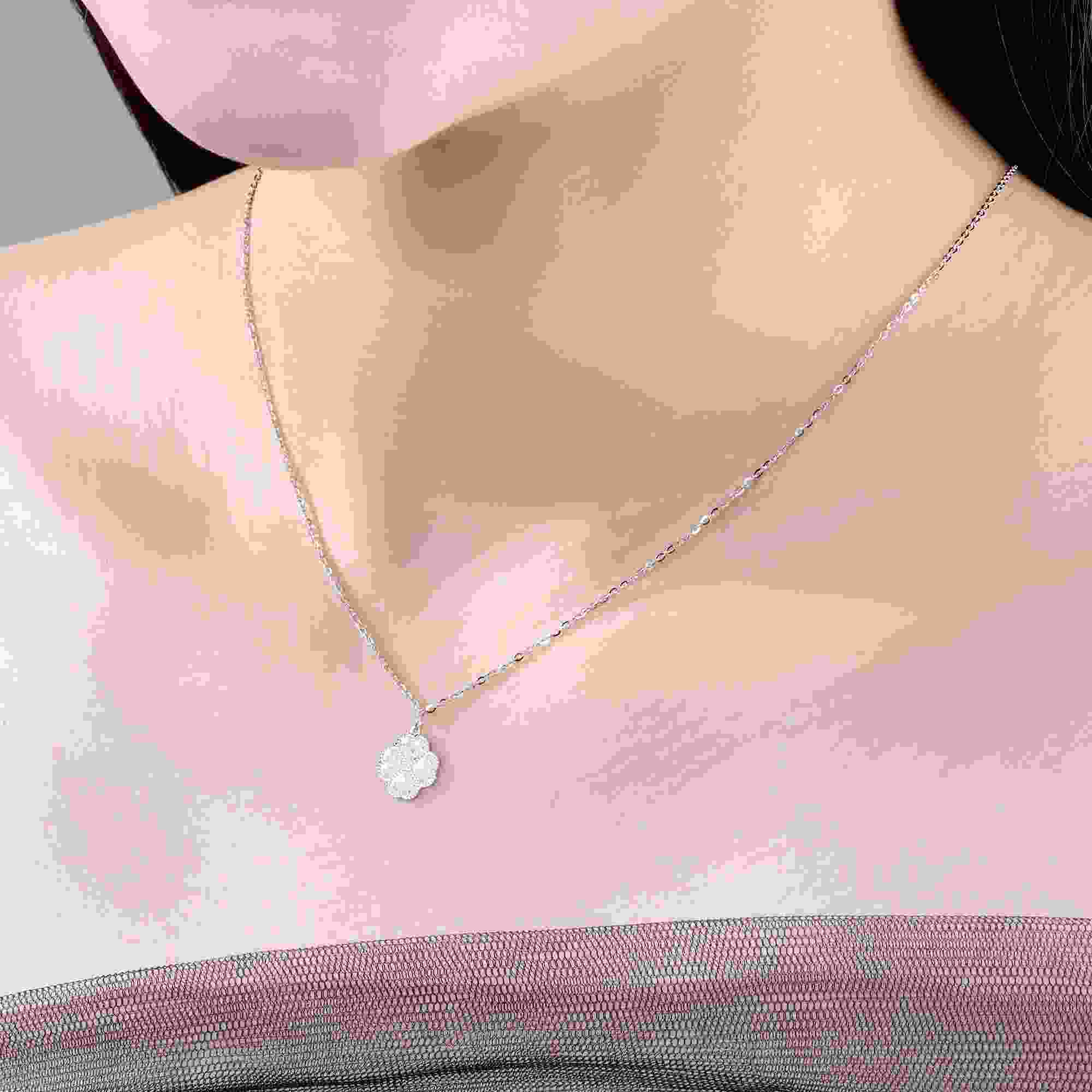 Dây cổ vàng trắng 18K PNJ Ý: Trải nghiệm sự sang trọng và đẳng cấp