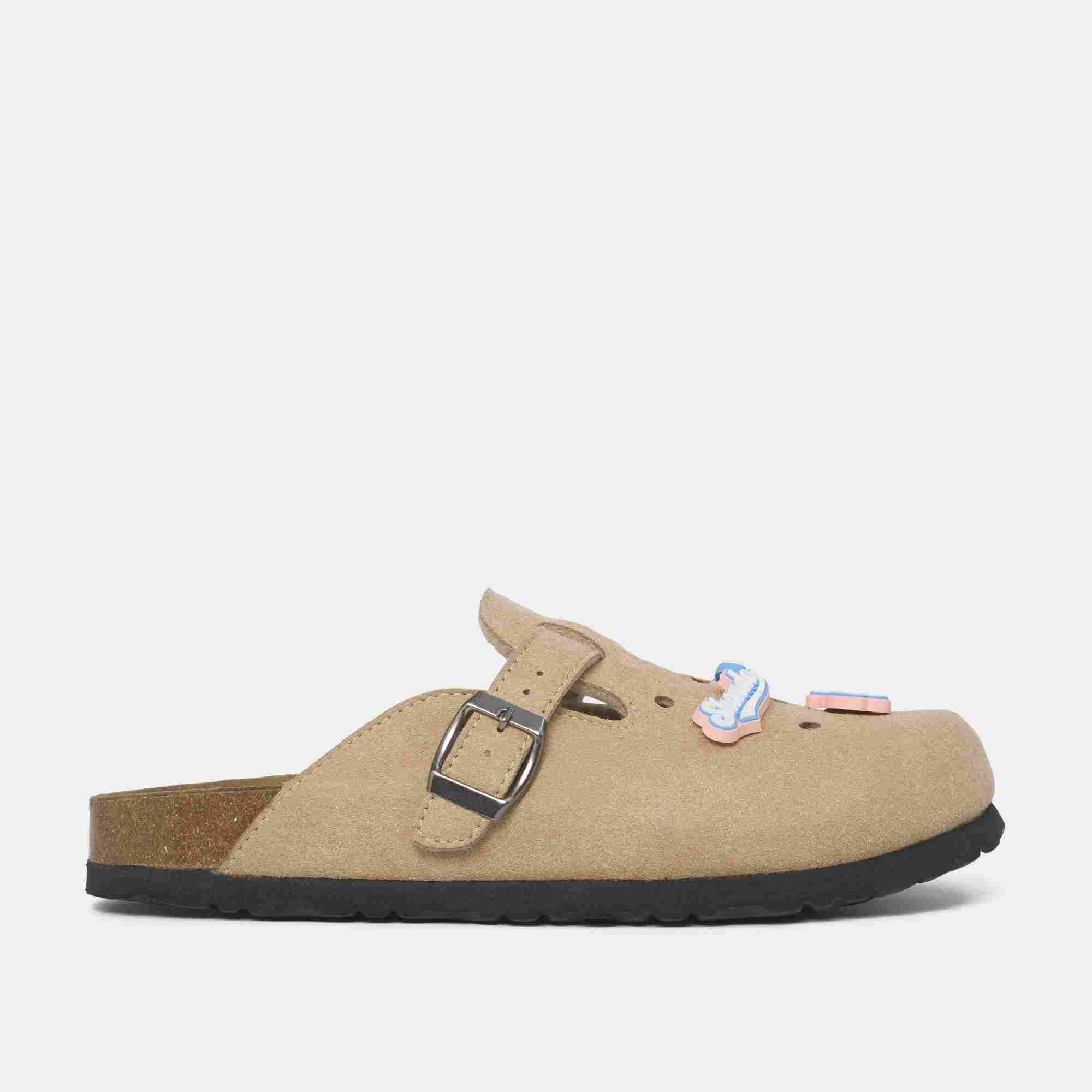 Dép sục nữ be trấu bít mũi, charm be, xu hướng thời trang mới nhất hiện nay