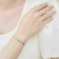 Lắc tay vàng trắng PNJ 14K: Tỏa sáng vẻ đẹp tiềm ẩn của bạn