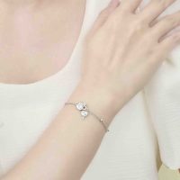 Lắc tay vàng trắng PNJ đính đá ECZ: Nét đẹp hoàn hảo, tỏa sáng mọi góc nhìn