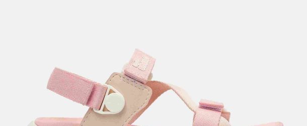 Little 8 Sandal hồng quai xoay - Lựa chọn hoàn hảo cho mùa hè năng động.