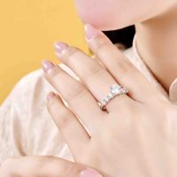 Nhẫn vàng trắng 10K PNJ đá ECZ: Nét đẹp vượt thời gian, khẳng định đẳng cấp