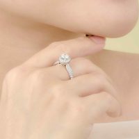 Nhẫn vàng trắng 10K PNJ đính đá ECZ: Vẻ đẹp bền vững theo thời gian