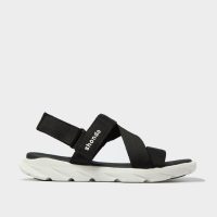 Sandals F6 Sport Đen Trắng: Đôi sandals thể thao không thể thiếu trong tủ đồ