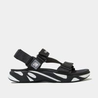 Sandals F8M Đen Trắng Ver.2: Biến mọi bước đi thành một tuyên ngôn phong cách.