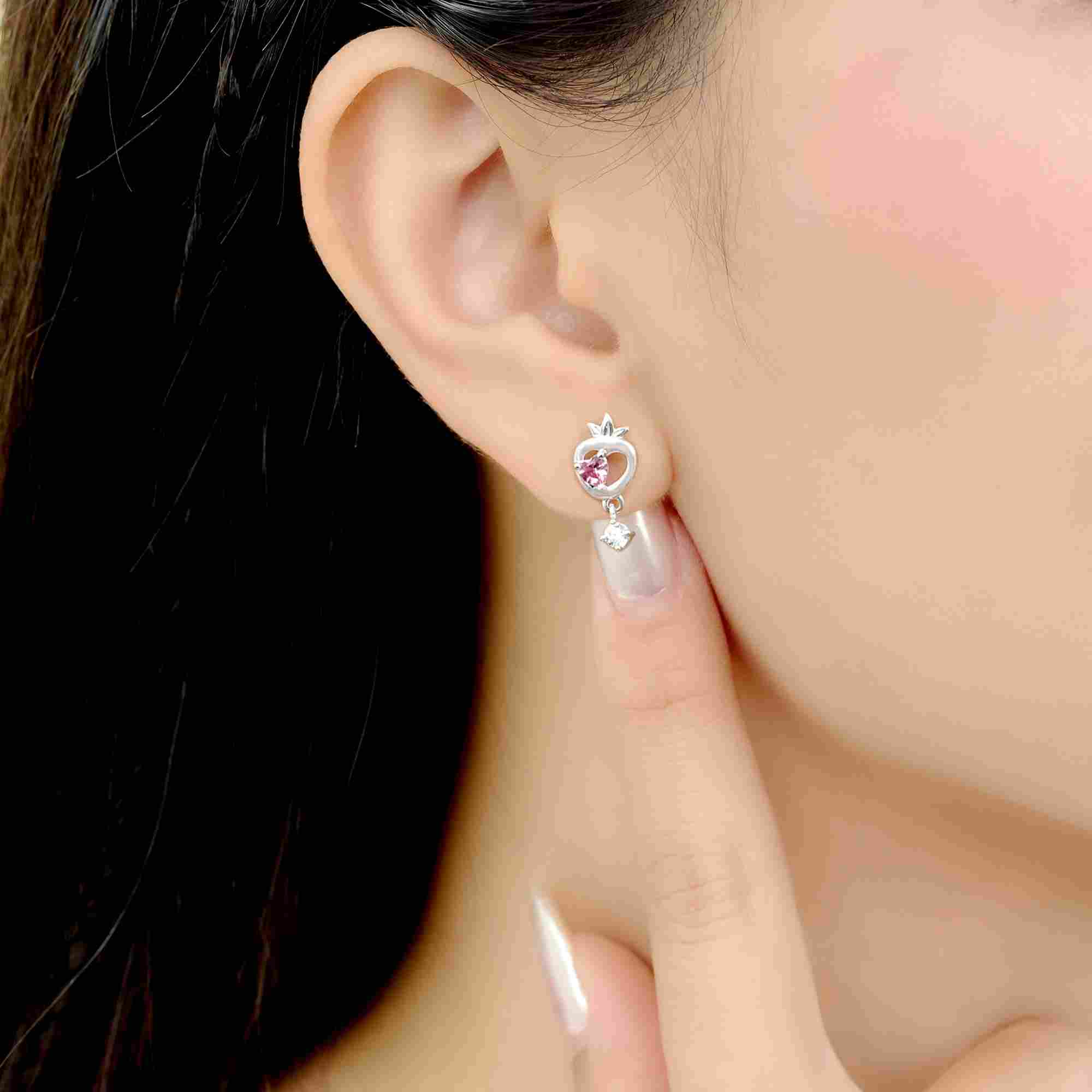 STYLE By PNJ Berry Boo: Bông tai bạc đính đá, khẳng định đẳng cấp và gu thẩm mỹ