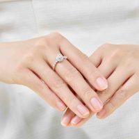Tỏa sáng rạng rỡ: Nhẫn vàng trắng 10K PNJ đá ECZ cho phái đẹp tự tin