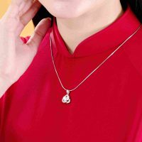 Vẻ đẹp vượt trội: Mặt dây chuyền vàng trắng 10K PNJ đính đá ECZ