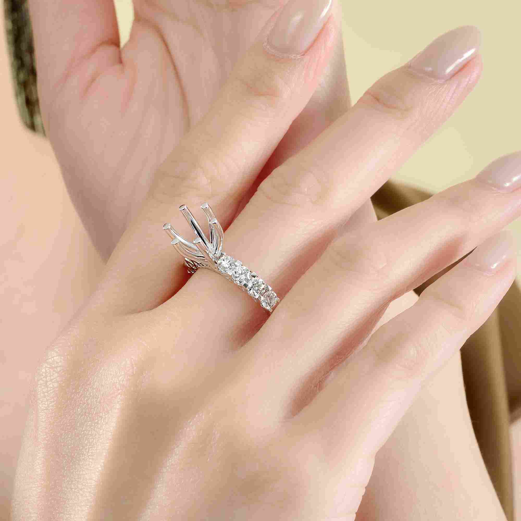 Vỏ Nhẫn Kim Cương PNJ 18K Vàng Trắng: Biểu tượng cho tình yêu và sự tin tưởng